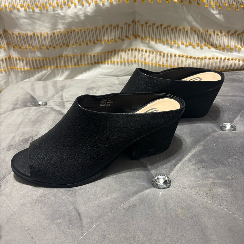 Sbicca Black Open-Toe Mules